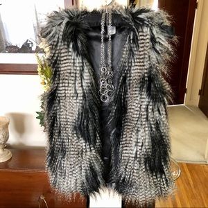 H & M Divided Faux Fur Vest & Silver Necklace ‘NY’